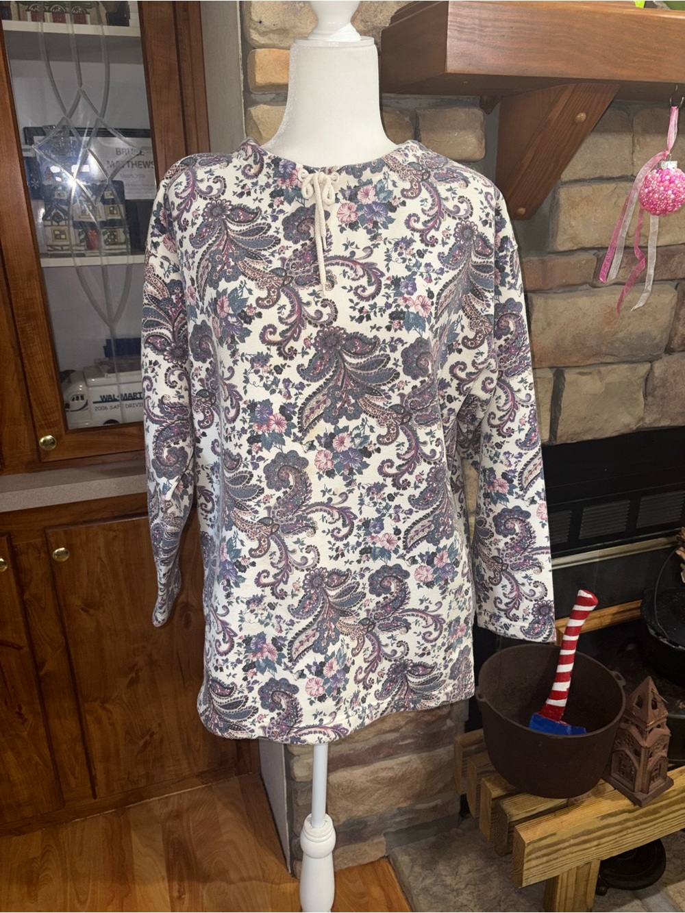 b.i. Gear size large cream colored pullover top w/drawstring neck vintage